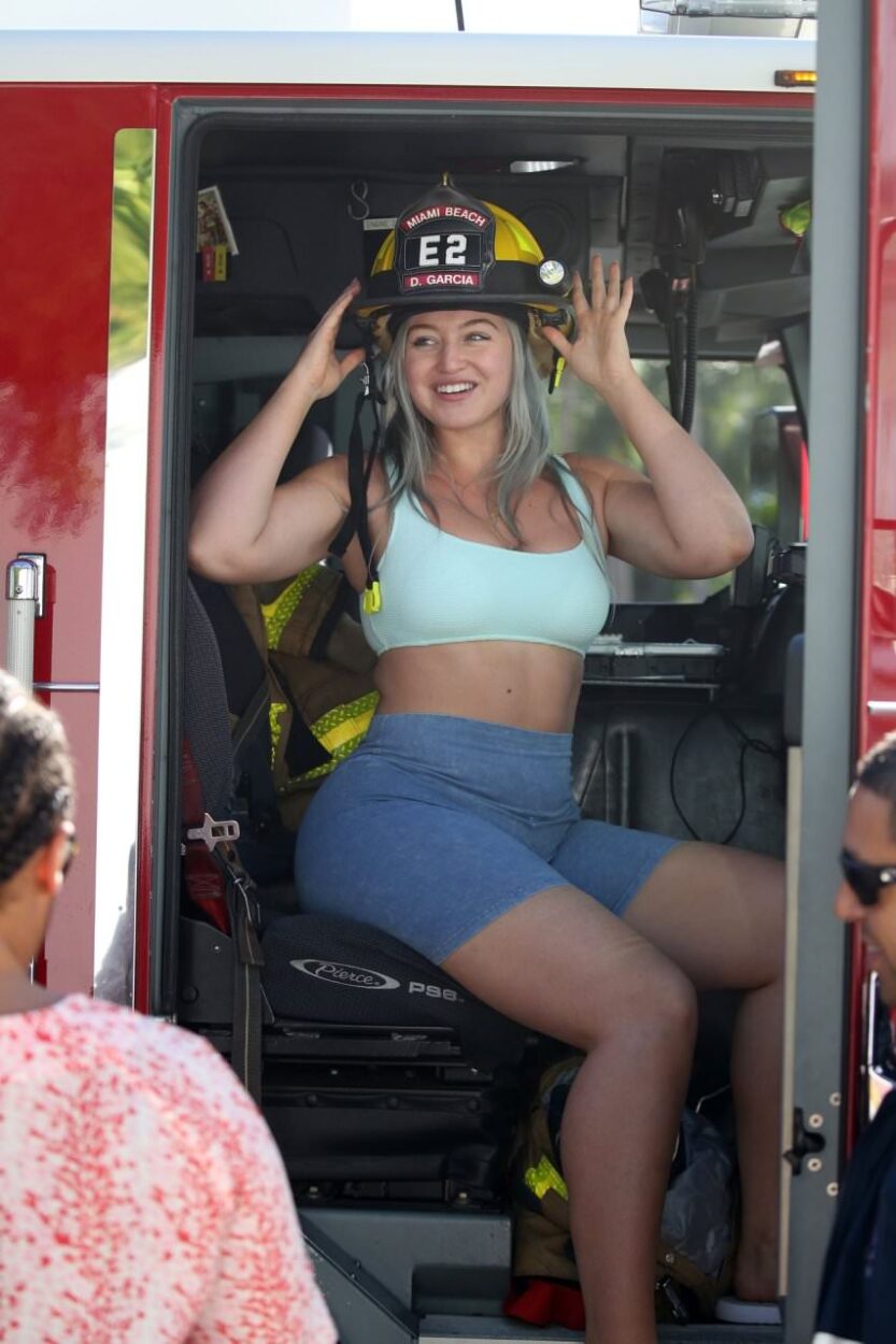 Iskra Lawrence Sexy 5 2