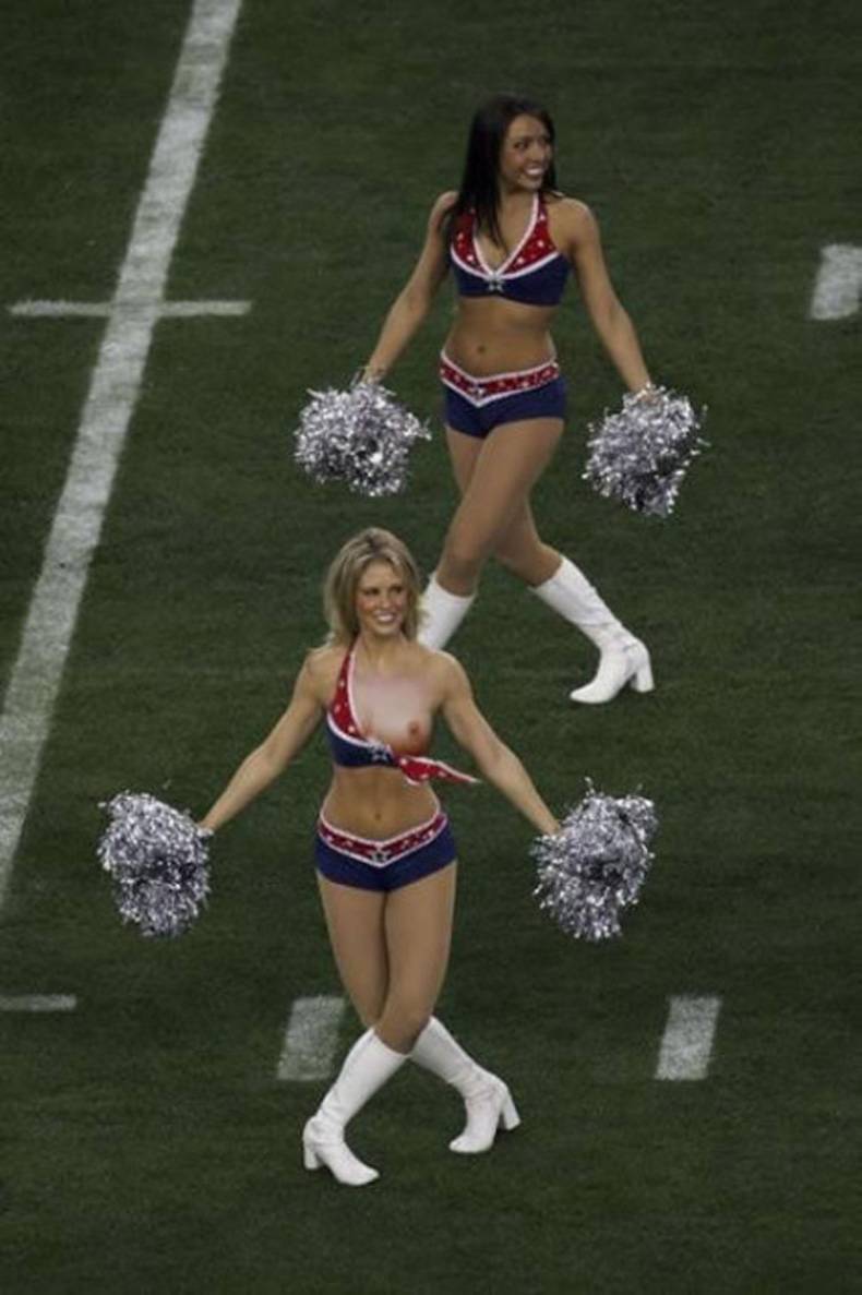 cheerleader wardrobe malfunction