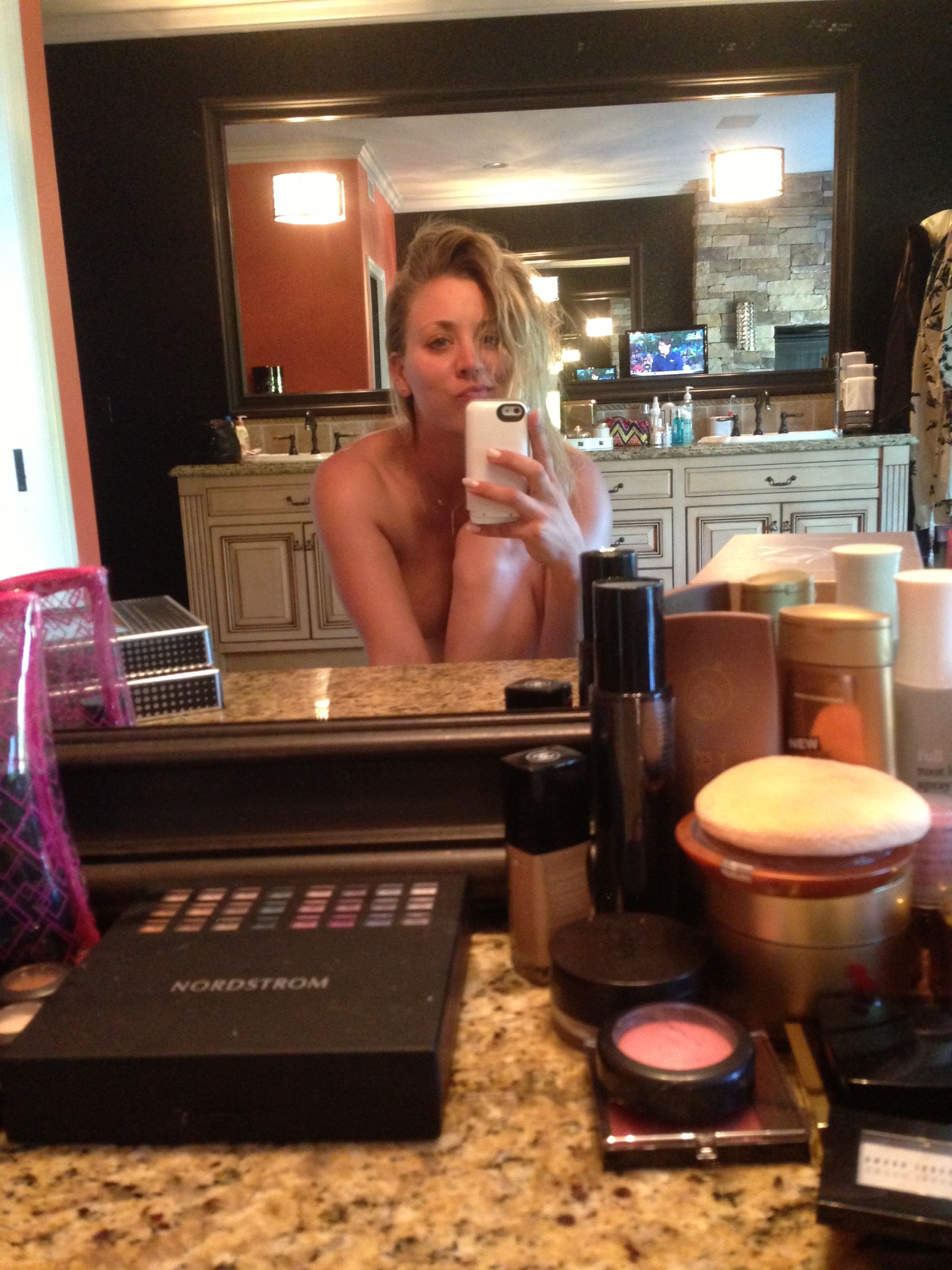 Kaley Cuoco NUDE Leaks