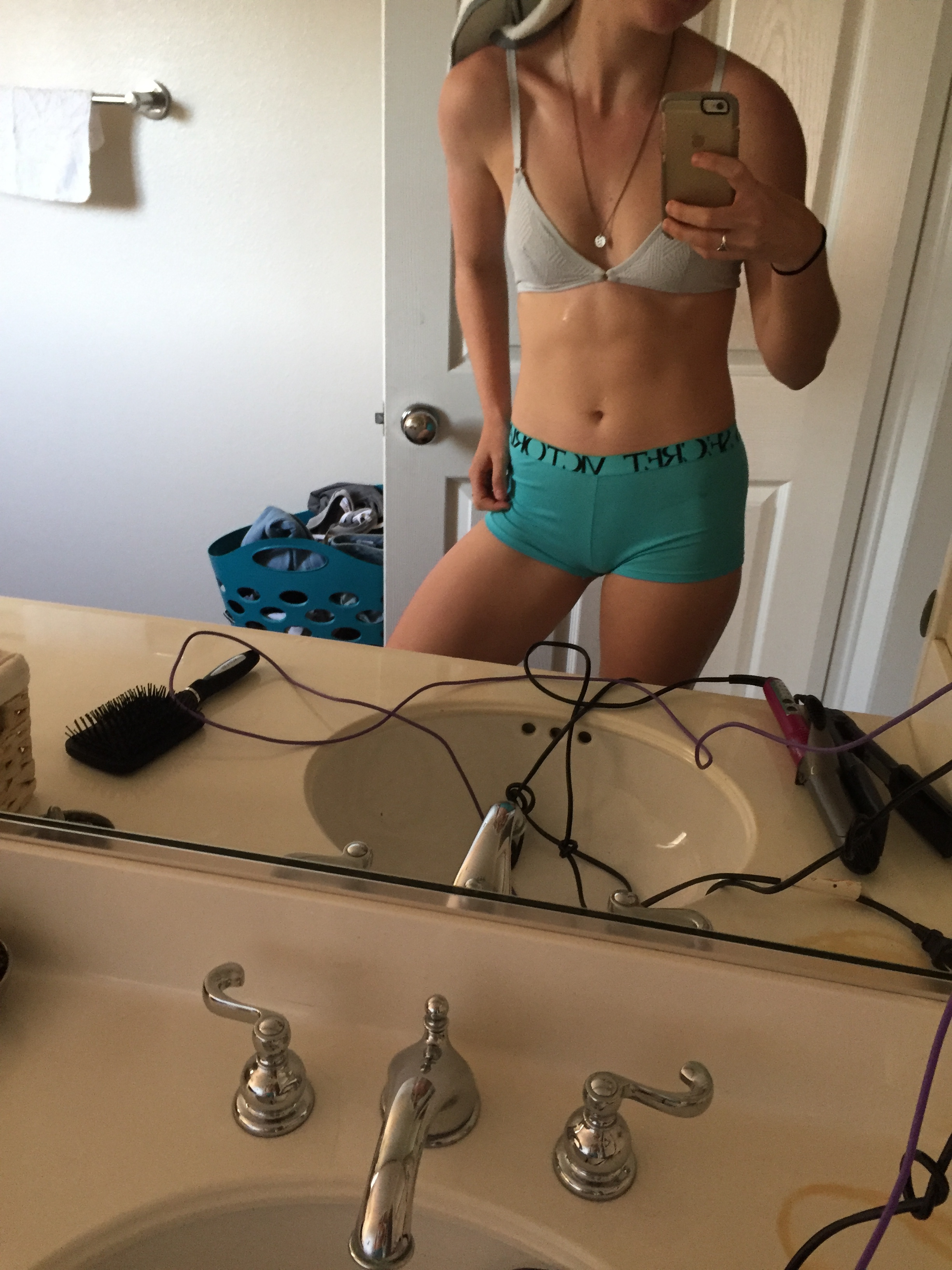 Mackenzie Lintz NUDE Leaks