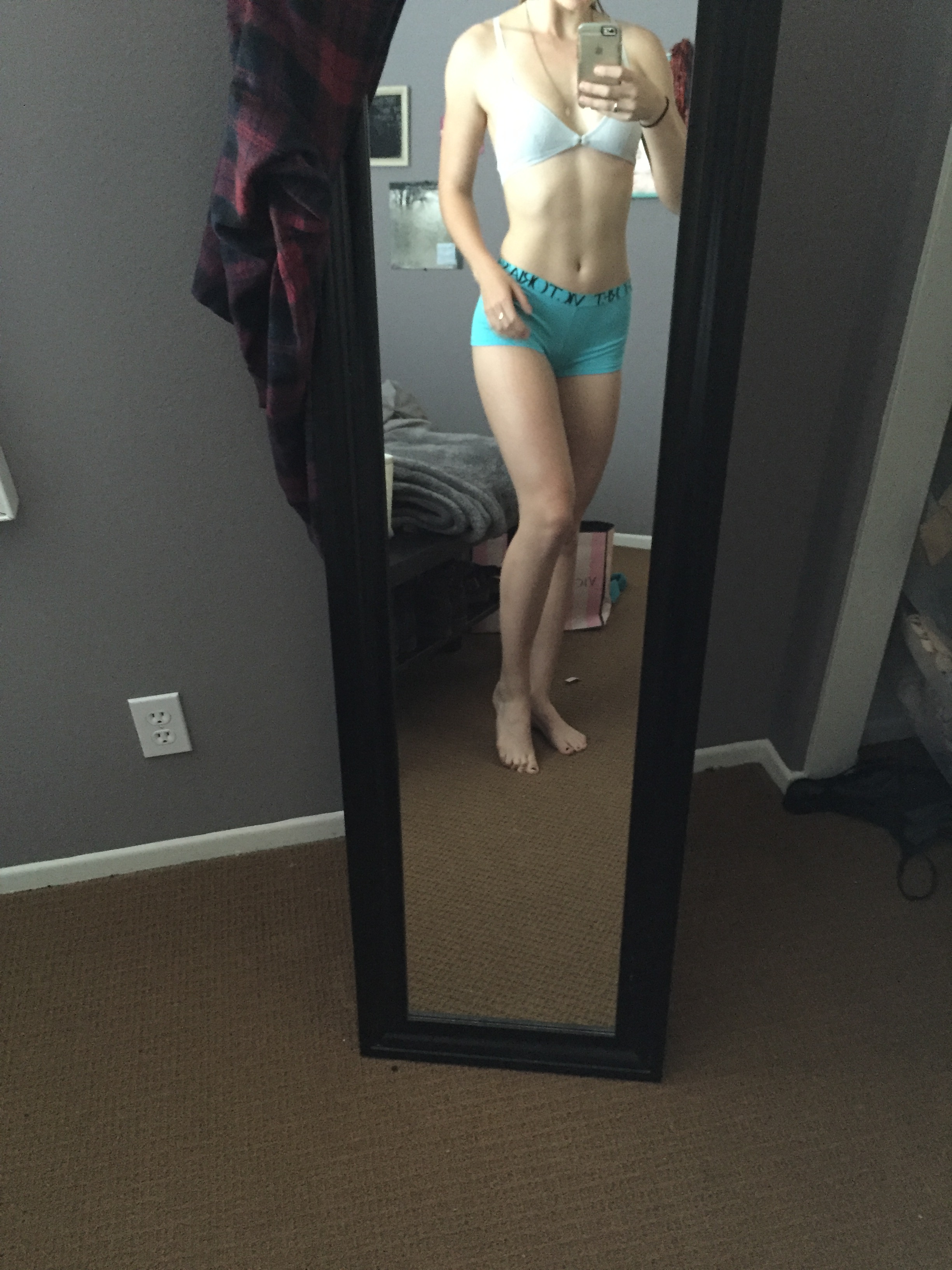 Mackenzie Lintz NUDE Leaks