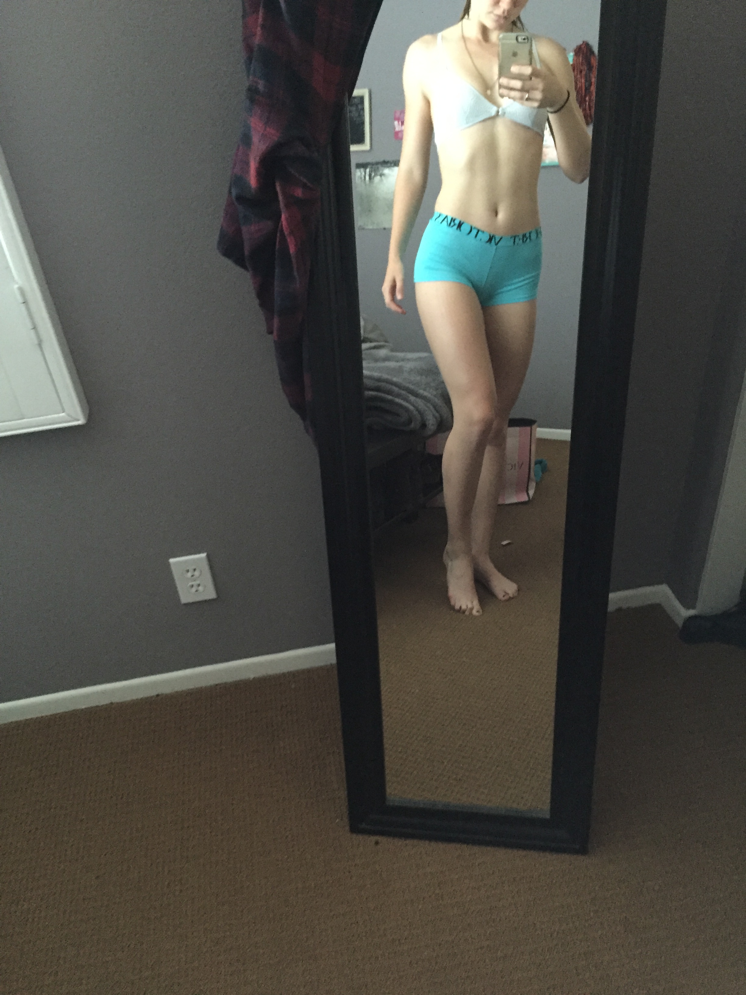 Mackenzie Lintz NUDE Leaks