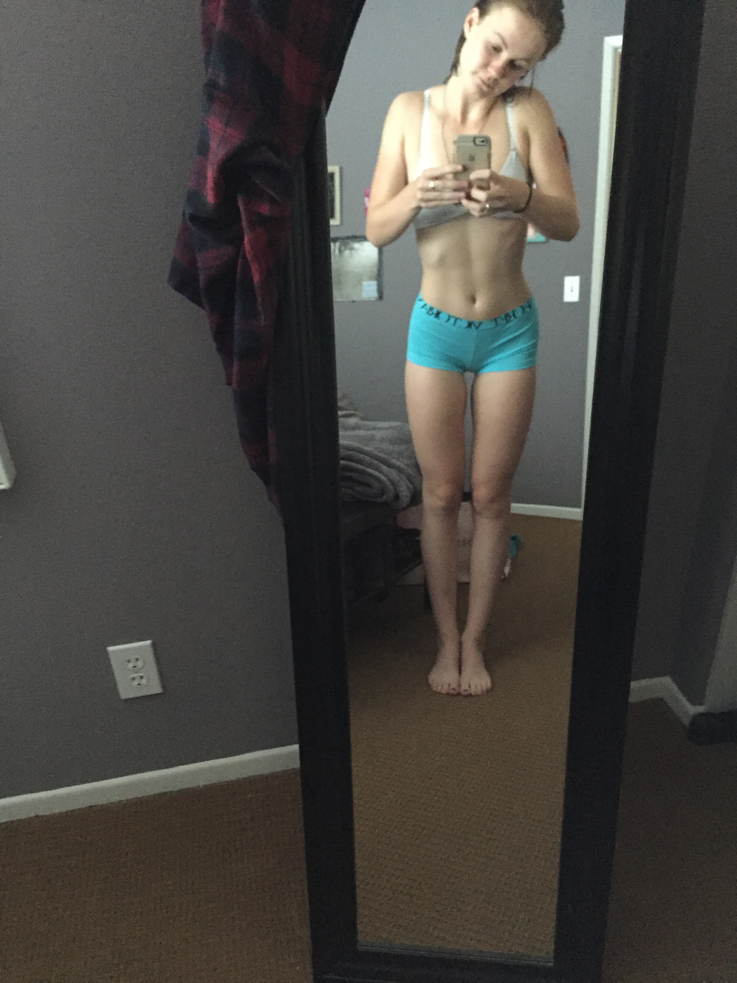 Mackenzie Lintz NUDE Leaks