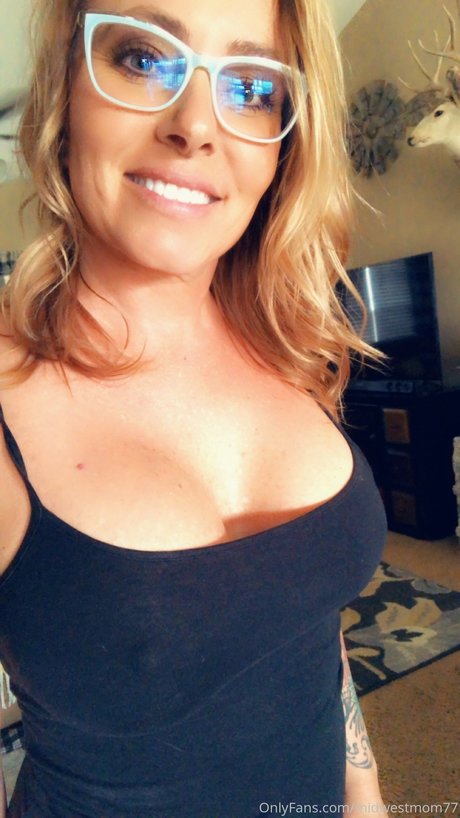 MidwestMom77 nude leaked OnlyFans photo #10