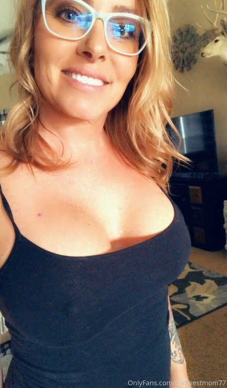 MidwestMom77 nude leaked OnlyFans photo #32